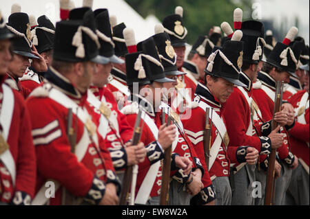 Alliierten Biwak, Waterloo, Belgien. 20. Juni 2015. Wellingtons massiven Alliierten Reenactment Armee versammelt. Truppen der Könige besitzen Regiment, das vierte. Bildnachweis: Malcolm Park Leitartikel/Alamy Live-Nachrichten Stockfoto