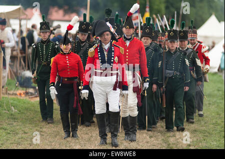 Alliierten Biwak, Waterloo, Belgien. 20. Juni 2015. Wellingtons massive Nachstellung der alliierten Armee montiert auf dem Schlachtfeld für eine Trauerfeier Morgen. Bildnachweis: Malcolm Park Leitartikel/Alamy Live-Nachrichten Stockfoto