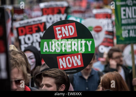 London, UK. 20. Juni 2015. "Sparpolitik jetzt beenden" Massenprotest Demonstration Credit: Guy Corbishley/Alamy Live-Nachrichten Stockfoto