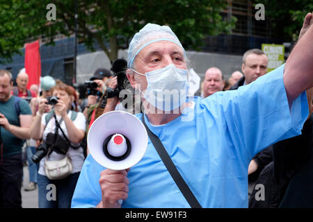 Ein NHS-Arzt-Arzt Proteste im Zentrum von London Stockfoto