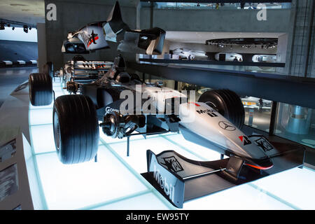 McLaren MP4-14 (Explosionszeichnung) vorne rechts Mercedes-Benz Museum Stockfoto