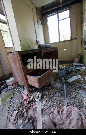 Verlassen alte Möbel in Nocton Hall in Lincolnshire, England UK Stockfoto