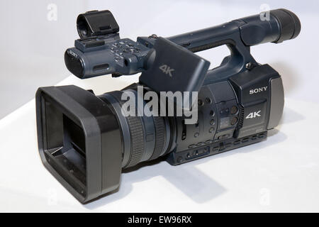Die 2013 auf der CP+ 2013 eingeführte Handycam 4K-Prototyp von Sony revolutionierte die Welt der digitalen Videos mit ihren hochauflösenden Aufnahmefunktionen. Stockfoto