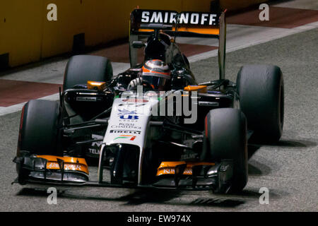 Nico Hülkenberg fuhr für die Sahara Force India während des zweiten freien Trainings des Grand Prix von Singapur 2014 auf dem Marina Bay Street Circuit. Stockfoto