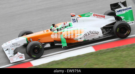 Adrian Sutil fuhr für Force India während der ersten Trainingseinheit des Großen Preises von Malaysia 2011 auf dem Sepang International Circuit. Stockfoto