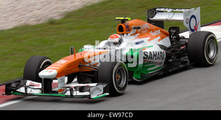 Adrian Sutil fuhr für Force India während des zweiten freien Trainings des Großen Preises von Malaysia 2013 auf dem Sepang International Circuit. Stockfoto