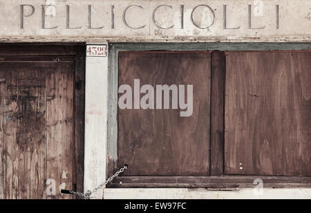 Vorderseite eines alten Leder und Felle Shops in den Stadtteil Canareggio Venedig Veneto Italien Europa Stockfoto