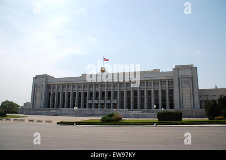 Pjöngjang, Nordkorea. 1. Juni 2015. Blick auf das Parlamentsgebäude in Pyongyang, Nordkorea, 1. Juni 2015. Foto: Andreas Landwehr, Dpa/Alamy Live-Nachrichten Stockfoto