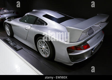 Porsche 911 GT1 Straßenversion hinten links Porsche Museum Stockfoto