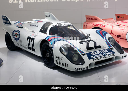 Der Porsche 917K in Martini Racing-Lackierung, ausgestellt im Porsche Museum, einer Legende, die in Le Mans ausgezeichnet wurde. Stockfoto