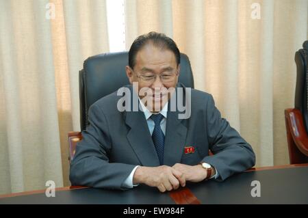 Pjöngjang, Nordkorea. 1. Juni 2015. Nordkoreas Vize-Außenminister Kung Sok Ung, fotografiert in Pyongyang, Nordkorea, 1. Juni 2015. Foto: Andreas Landwehr, Dpa/Alamy Live-Nachrichten Stockfoto