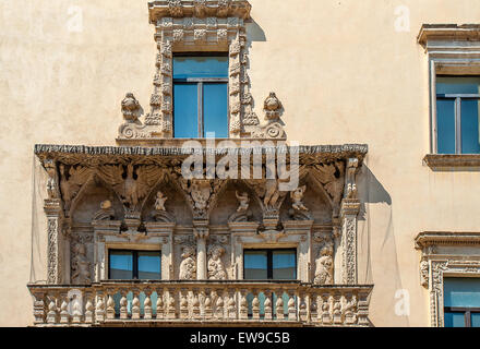 Italien Apulien Barletta La Marra Palace-Außenfassade Seitenstraße Stockfoto