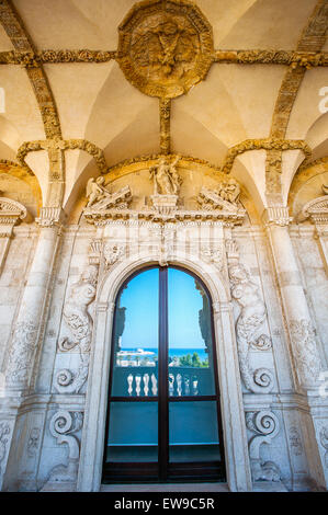 Italien Apulien Barletta La Marra Palast - Fassade mit Blick aufs Meer - offene Galerie mit Barock-Stil Details Stockfoto