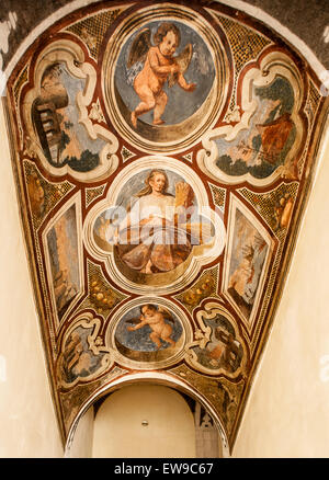 Italien Apulien Barletta, La Marra Palace - Fresken an den Decken der Treppen Stockfoto