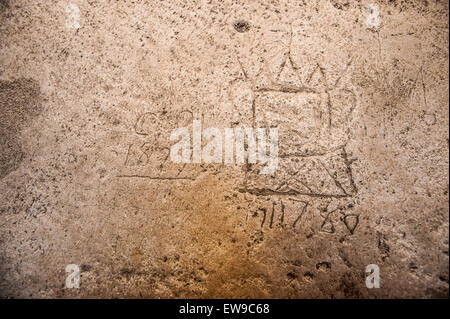 Italien Apulien Barletta, La Marra Palace - eschreibung auf Balkon Stockfoto