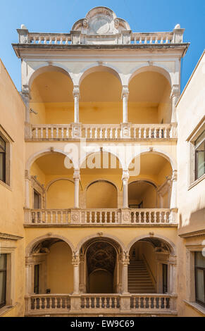 Italien Apulien Barletta, La Marra Palast-Innenhof-Loggien Stockfoto