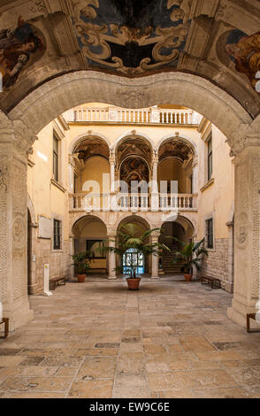 Italien Apulien Barletta La Marra Palast-Innenhof Stockfoto