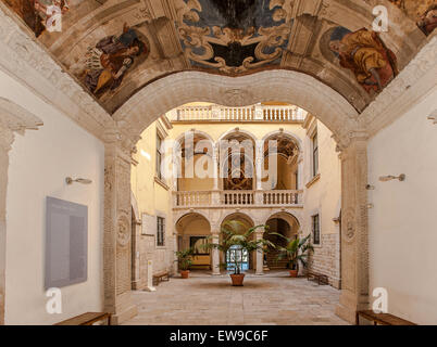 Italien Apulien Barletta La Marra Palast-Innenhof Stockfoto