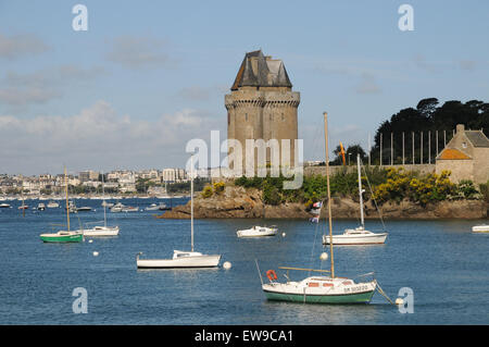 Die Tour im Ferienort St. Servan-sur-Mer nur einen kurzen Weg entfernt von seinem berühmteren Nachbarn, St Malo. Stockfoto