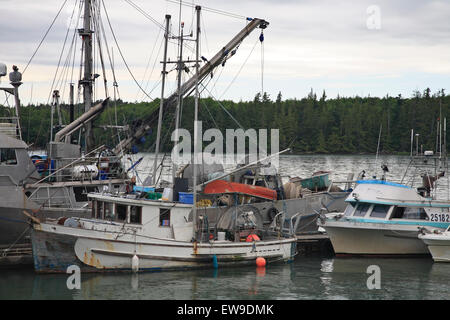 Kommerziellen Fischerboote, Wadenfänger, Gillnetters, gefesselt und am Kai, Port Edward, Prince Rupert, Britisch-Kolumbien Stockfoto