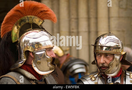 Peterborough 20. Juni 2015: Über 300 kostümierten Reenactor vom ganzen Land verwandelt das Gelände der Kathedrale eine historische Spektakel, in Kostümen von Ritter zu Pferd, groß Krieg und der zweite Weltkrieg Flieger. Bildnachweis: Clifford Norton/Alamy Live-Nachrichten Stockfoto