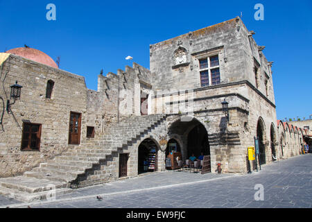 Rhodos, Griechenland - 12. Juni 2015: The Avenue der Ritter in der Stadt Rhodos, Griechenland. Stockfoto