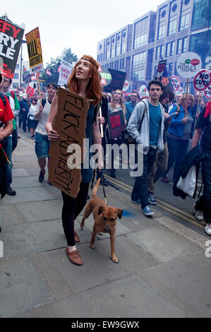 Gegen Sparpolitik März durch die Londoner 20. Juni 2014 Stockfoto