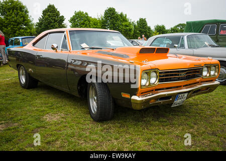 PAAREN IM GLIEN, Deutschland - 23. Mai 2015: Muscle-Car Plymouth GTX. Die Oldtimer-Show im MAFZ. Stockfoto