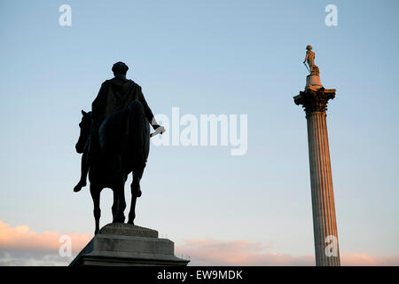 Eine Ansicht des Nelson Säule und die Statue von George IV auf dem Trafalgar Square Stockfoto