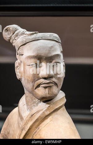 Soldatenskulptur der Armee der Terrakotta-Krieger auf dem ursprünglichen Begräbnisplatz im Lintong-Bezirk, Xi’an, China Stockfoto
