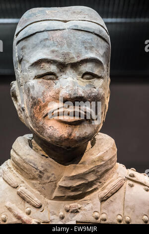 Soldatenskulptur der Armee der Terrakotta-Krieger auf dem ursprünglichen Begräbnisplatz im Lintong-Bezirk, Xi’an, China Stockfoto