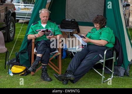 St John Ambulance Crew, Maresfield Fete, Maresfield, Sussex, England Stockfoto
