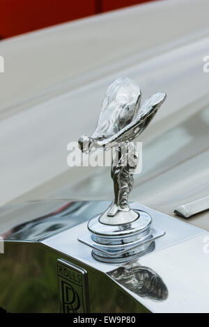 Das berühmte Wahrzeichen "Spirit of Ecstasy" auf der Rolls-Royce Stockfoto