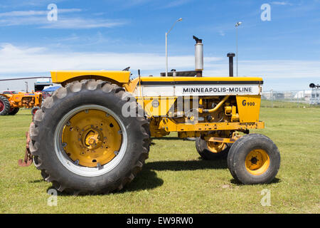 Minneapolis Moline G900 Traktor auf antiken Power Show in Lindsay, Ontario Stockfoto