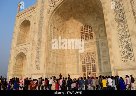 Taj Mahal touristische Linie Taj Mahal Touristen Schlange von Menschen außerhalb der Welt Wunder Taj Mahal Indien Stockfoto