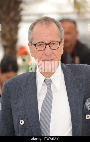 CANNES, Frankreich - 14. Mai 2011: Geoffrey Rush in der Fototermin für seinen Film "Pirates of the Caribbean: On Stranger Tides auf dem 64. Festival de Cannes. Stockfoto