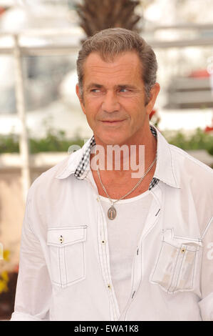 CANNES, Frankreich - 18. Mai 2011: Mel Gibson in der Fototermin für ihren Film "The Beaver" im Wettbewerb der 64. Festival de Cannes. Stockfoto