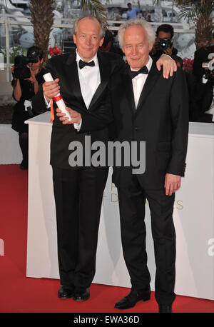 CANNES, Frankreich - 22. Mai 2011: Luc Dardenne & Jean-Pierre Dardenne auf dem 64. Festival de Cannes awards Gala. Stockfoto