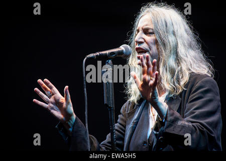 Bollate Mailand Italien. 20. Juni 2015. Der amerikanischen Dichterin Sänger und Songwriter PATTI SMITH führt live bei Villa Arconati während der "Villa Arconati Festival" feiert 40 Jahre seit der Veröffentlichung ihres Debüt-Albums "Pferde" Credit: Rodolfo weitertransferiert/Alamy Live News Stockfoto