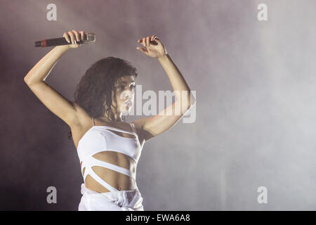 Barcelona, Katalonien, Spanien. 20. Juni 2015. Britischer Sänger, Songwriter, Produzent und Tänzerin TAHLIAH BARNETT aka FKA Zweige, tritt bei der 22. Sonar Barcelona Kredit: Matthias Oesterle/ZUMA Wire/ZUMAPRESS.com/Alamy Live News Stockfoto