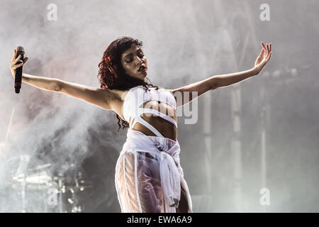 Barcelona, Katalonien, Spanien. 20. Juni 2015. Britischer Sänger, Songwriter, Produzent und Tänzerin TAHLIAH BARNETT aka FKA Zweige, tritt bei der 22. Sonar Barcelona Kredit: Matthias Oesterle/ZUMA Wire/ZUMAPRESS.com/Alamy Live News Stockfoto