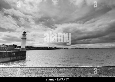 Leuchtturm im Hafen von Newhaven - Edinburgh, Schottland Stockfoto