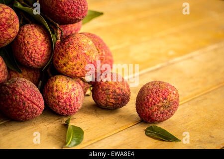 Litschi, rot, Bodenplatten, Bodenbelag, Hintergrund, Textur, Obst. Stockfoto