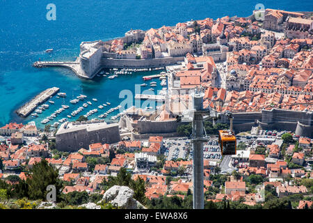 alte Stadt & Port aus Srdj Hügel Seilbahn Station, Dubrovnik, Kroatien Stockfoto