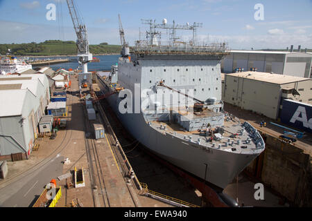 RFA Mounts Bay Schiff im Trockendock, Falmouth, Cornwall, England, UK Stockfoto