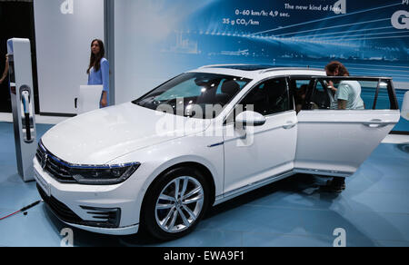 ISTANBUL, Türkei - 21. Mai 2015: Volkswagen Passat Variant GTE in Istanbul Autoshow 2015 Stockfoto