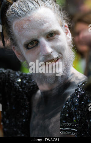 Preston, Lancashire, UK 21. Juni 2015. Geisterhafte Horror Figur auf den karibischen Karneval.  Preston feiert 41. karibischen Karneval eine Feier der karibische Kultur, Kunst, Essen, Unterhaltung und Leistung.  Der Karneval wird von einem Team von Freiwilligen, organisiert, die unermüdlich daran arbeiten das ganze Jahr Planung, Organisation, und die Laufveranstaltung, dem größten und längsten Kulturfest in Preston außerhalb der Gilde Preston ausgeführt. Bildnachweis: Mar Photographics/Alamy Live-Nachrichten Stockfoto