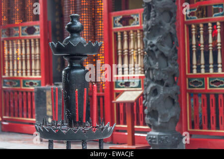 Kerzen im Tempel in Taiwan Stockfoto
