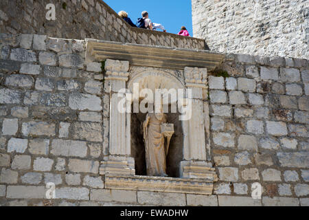 St. Blasius Statue über Ploce-Tor zur alten Stadt, Dubrovnik, Kroatien Stockfoto