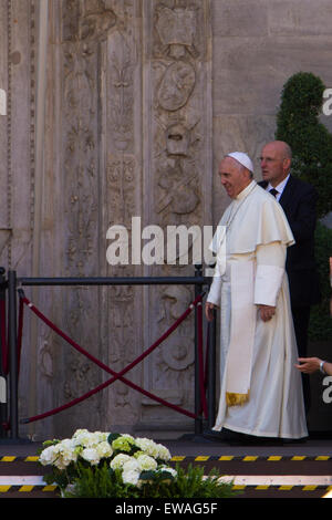 Turin, Italien, 21. Juni 2015. Papst Francis tritt Turin Kathedrale um das Grabtuch zu verehren. Stockfoto